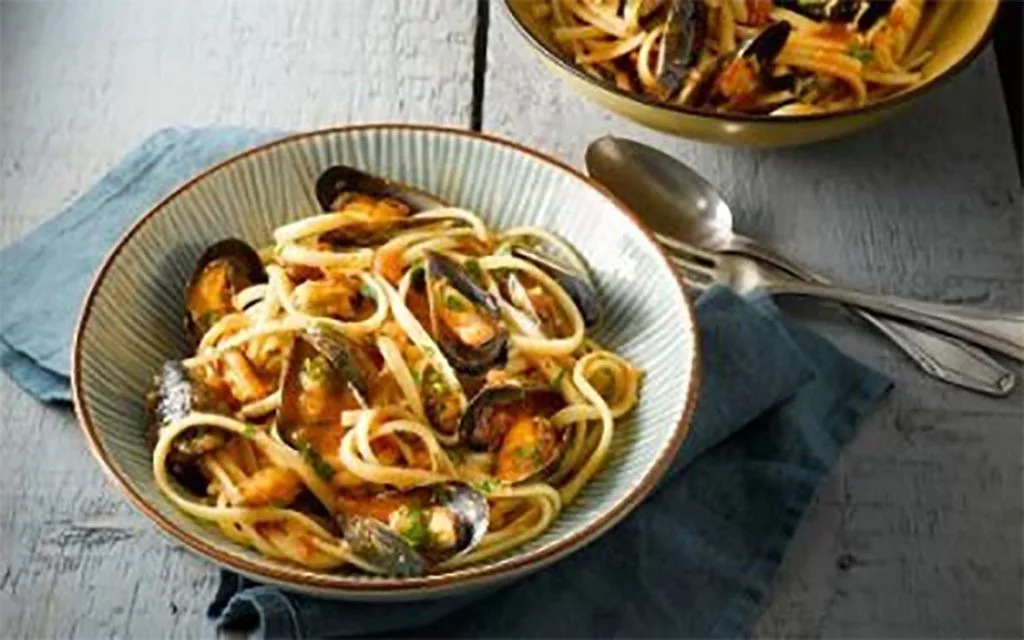 chilli-garlic-mussels-with-pasta